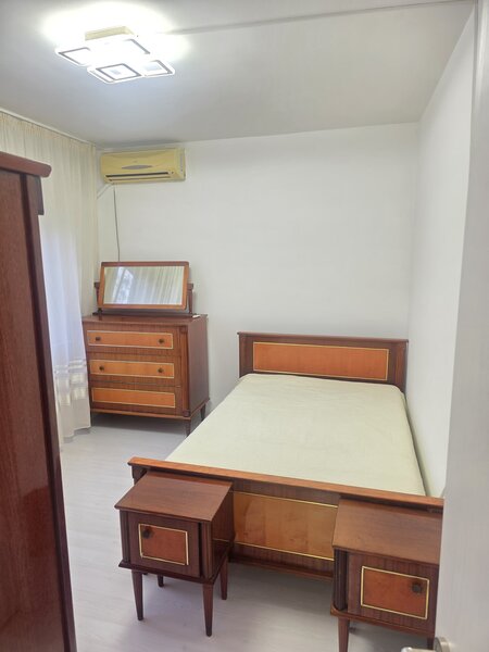 Universitate, Sala Palatului, Ion Campineanu